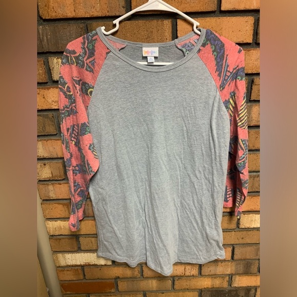 LuLaRoe Tops - LuLaRoe Randy Top